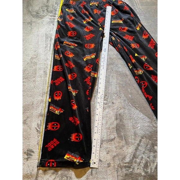 Deadpool Marvel Fleece Pajama Bottoms Large USED Soft - Picture 4 of 9